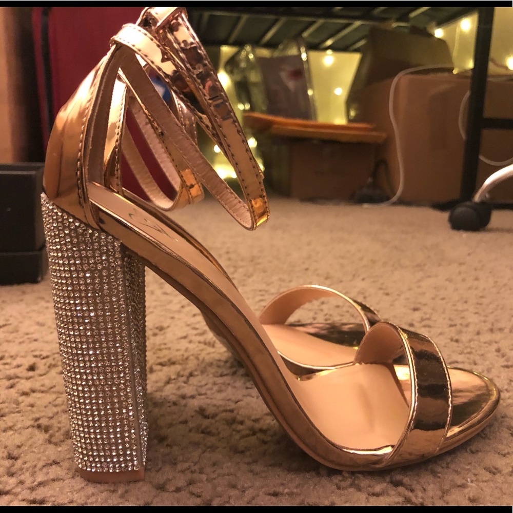 Windsor Champagne Gold Sandals Size 7.5